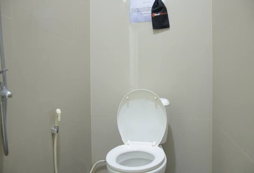 غرفة ديلوكس, Reddoorz Near Gor Satria Purwokerto