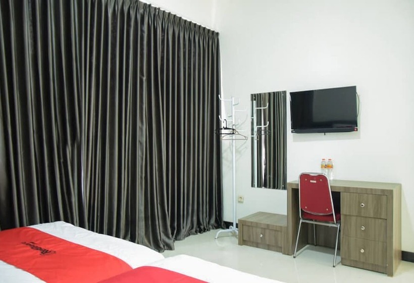 Семейный Номер, Reddoorz Near Gor Satria Purwokerto