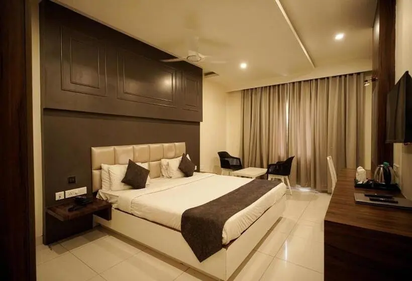اتاق استاندارد با تخت بزرگ, Cliff Embassy Banquet And Suites