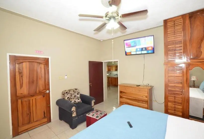 Talo 2 Makuuhuonetta, Cozy Locale   Gold
