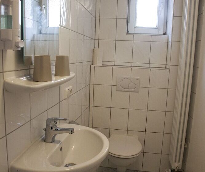 غرفة قياسية ثلاثية, Gästehaus Häuser