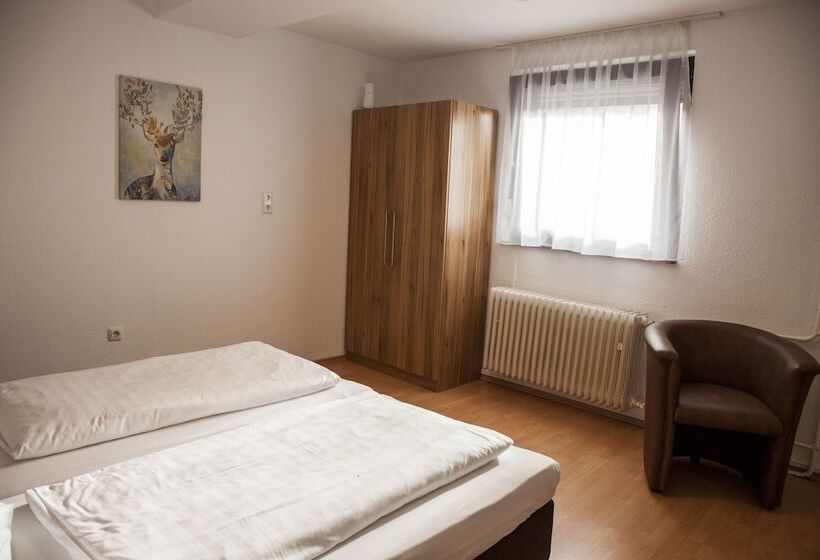 غرفة قياسية ثلاثية, Gästehaus Häuser