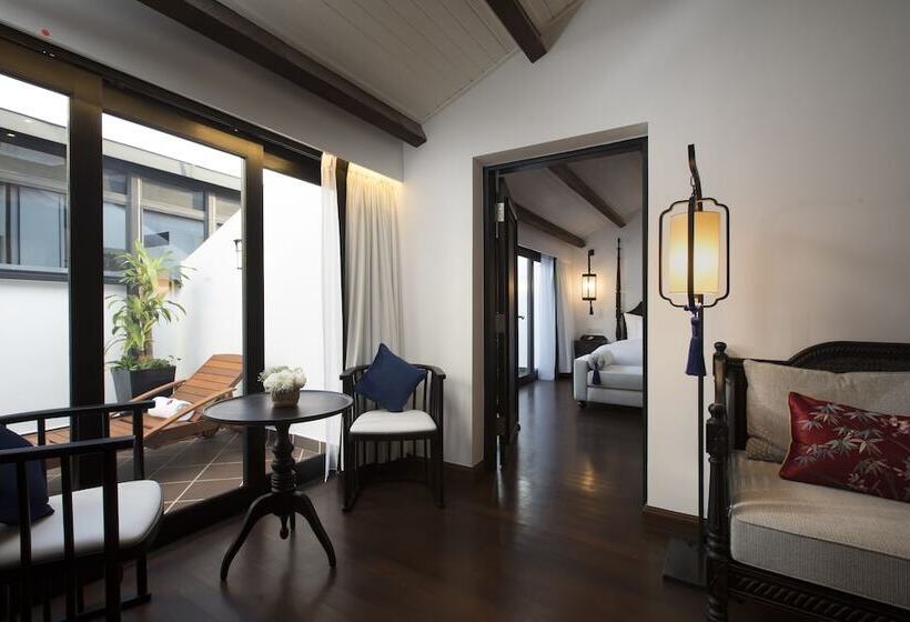 Suite, Liu Men Melaka