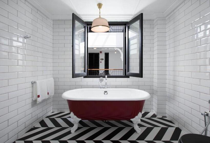 Suite, Liu Men Melaka