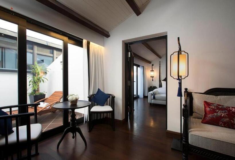 Suite, Liu Men Melaka