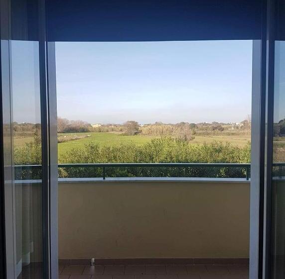 חדר סטנדרט לשלושה עם מרפסת, Mirage