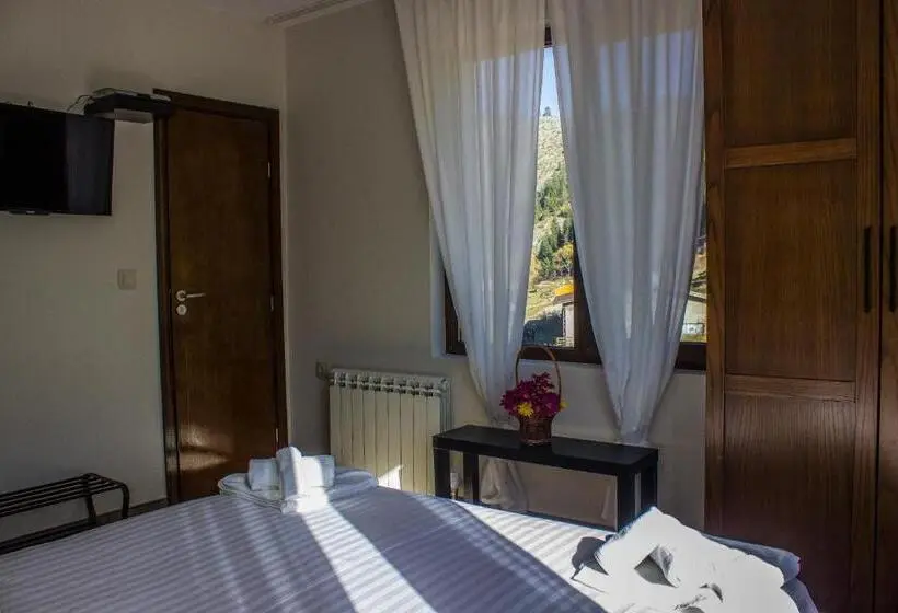 Economy Room, Trigrad