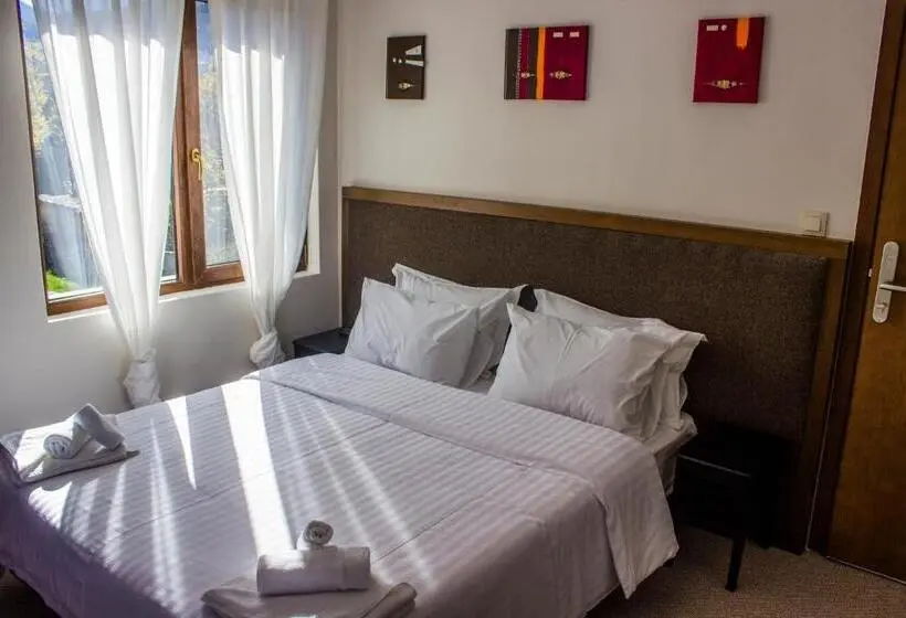 Economy Room, Trigrad