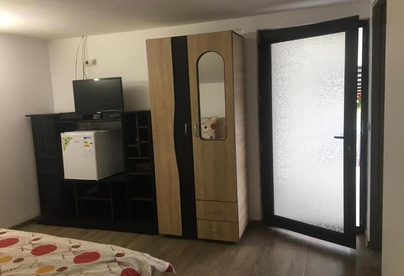 Family Suite, Laubert