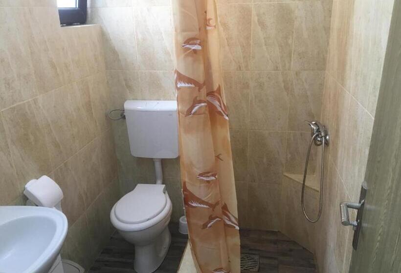 חדר סטנדרט, Laubert
