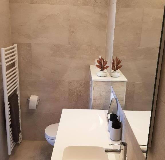 스탠다드 룸 킹사이즈 침대, Akemi B&b