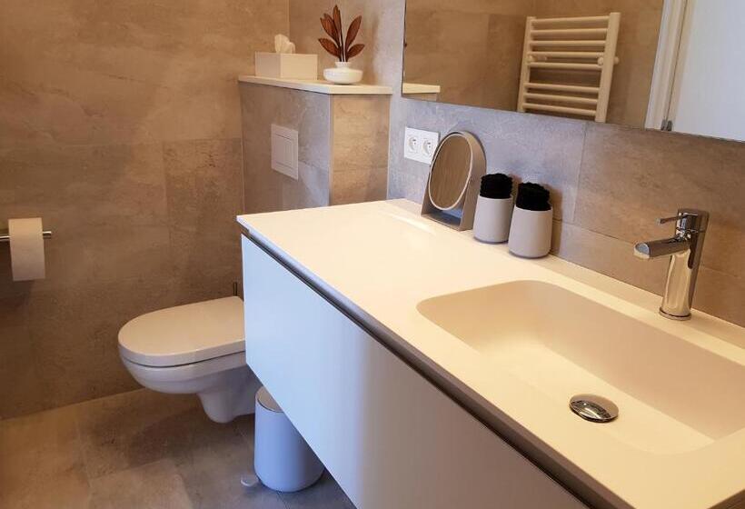 스탠다드 룸 킹사이즈 침대, Akemi B&b