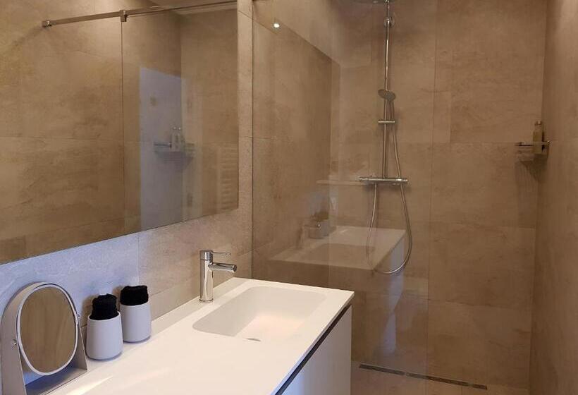 스탠다드 룸 킹사이즈 침대, Akemi B&b