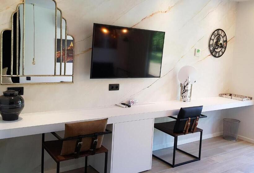 디럭스 룸 킹사이즈 침대, Akemi B&b