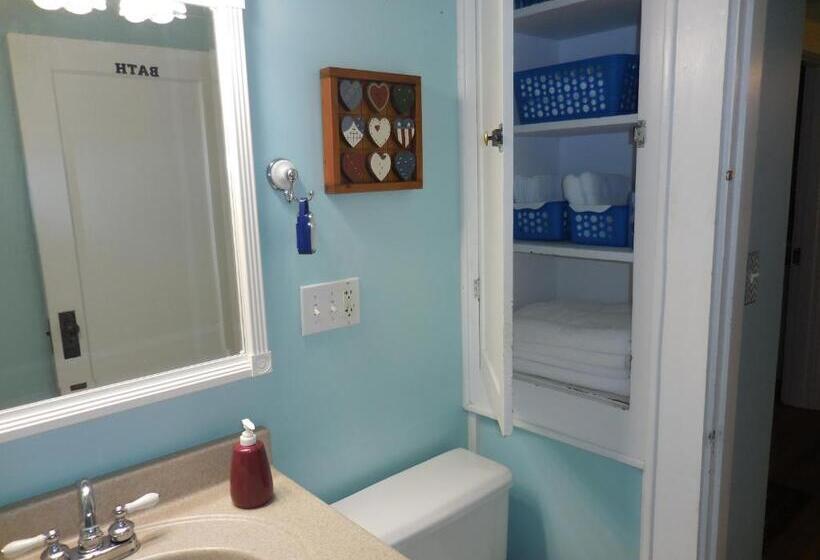 غرفة قياسية حمام مشترك, Newhouse Family Inn