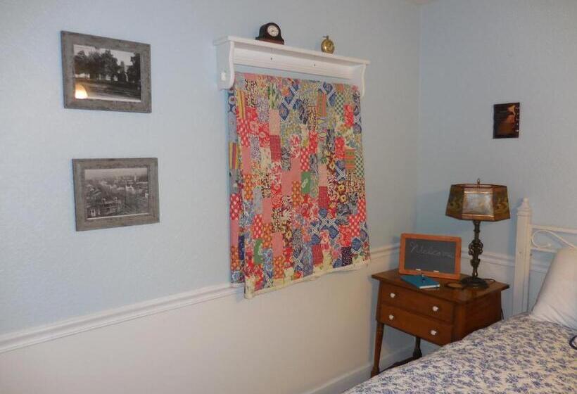 غرفة قياسية حمام مشترك, Newhouse Family Inn