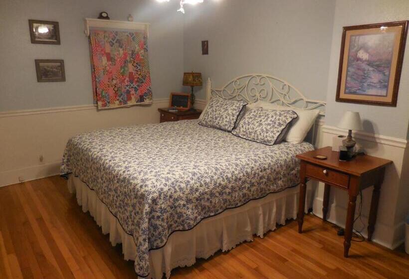 غرفة قياسية حمام مشترك, Newhouse Family Inn