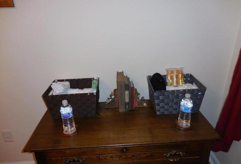 غرفة قياسية حمام مشترك, Newhouse Family Inn