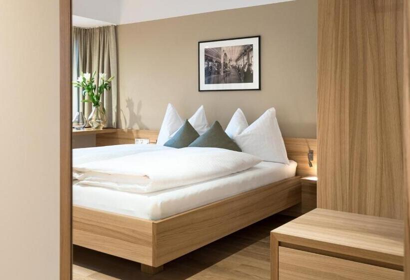 Номер Deluxe, Johann Bregenz