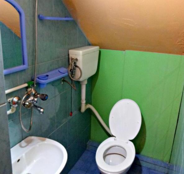 اتاق لوکس با بالکن, Virmal