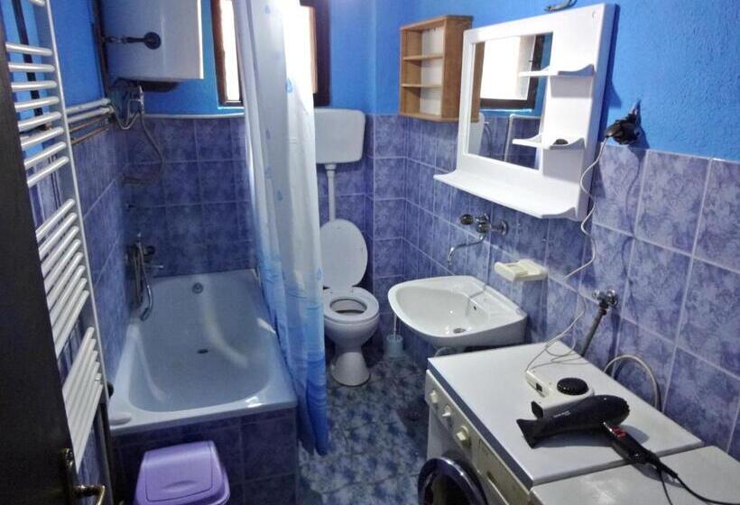 اتاق لوکس با بالکن, Virmal