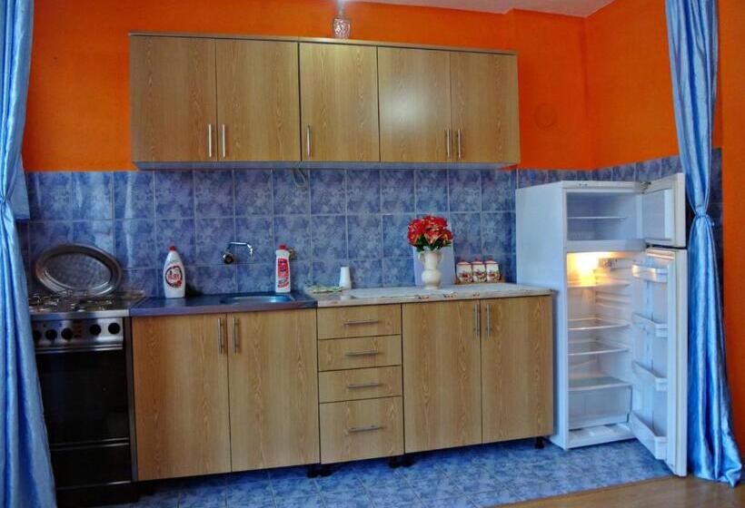 اتاق لوکس با بالکن, Virmal