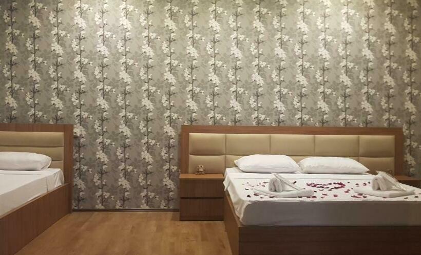 اتاق خانوادگی, White House In Kakheti Eniseli