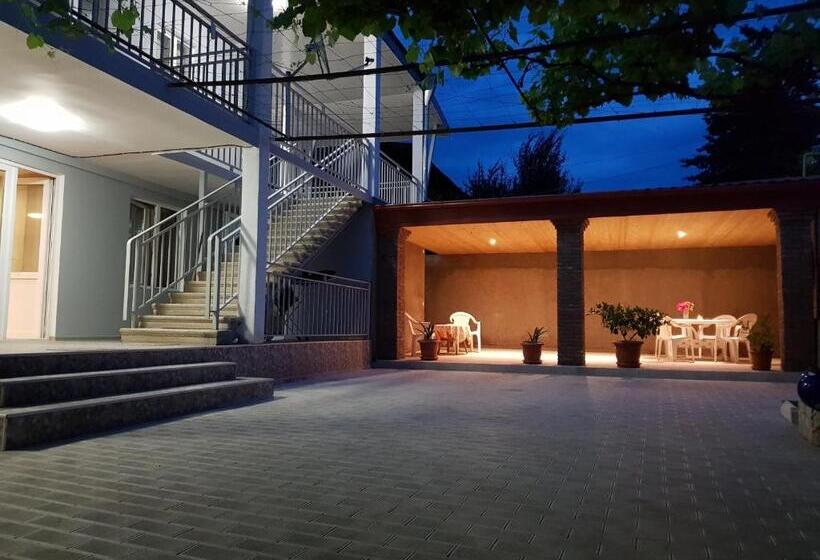 اتاق استاندارد, White House In Kakheti Eniseli