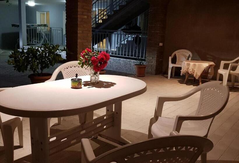 اتاق لوکس, White House In Kakheti Eniseli