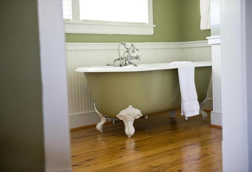 غرفة قياسية مزوَّدة بشُرفة, Hopkins Ordinary Bed, Breakfast And Ale Works