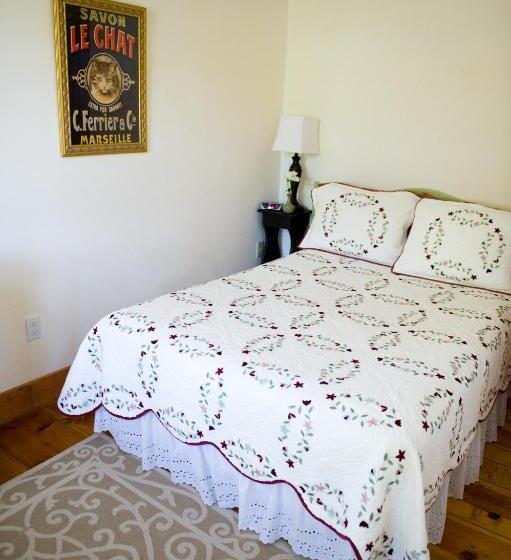 جناح عائلي, Hopkins Ordinary Bed, Breakfast And Ale Works