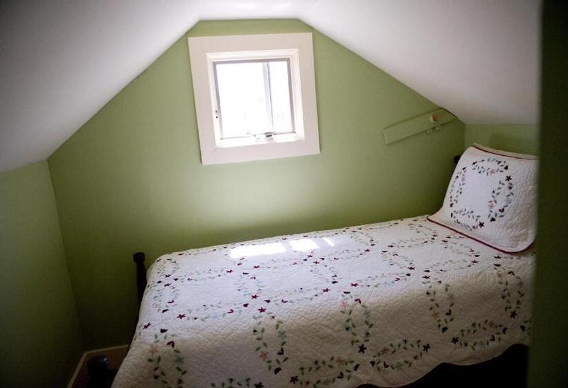 جناح عائلي, Hopkins Ordinary Bed, Breakfast And Ale Works