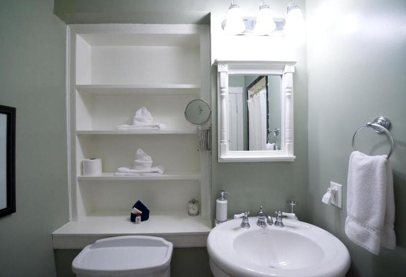 Номер Стандарт с Балконом, Hopkins Ordinary Bed, Breakfast And Ale Works