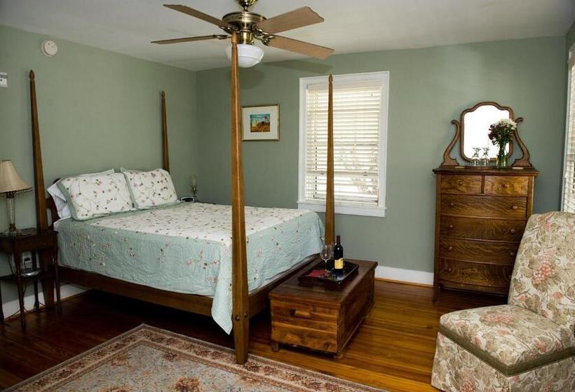 غرفة قياسية مزوَّدة بشُرفة, Hopkins Ordinary Bed, Breakfast And Ale Works