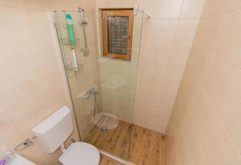 استودیو استاندارد با بالکن, Ostroške Grede