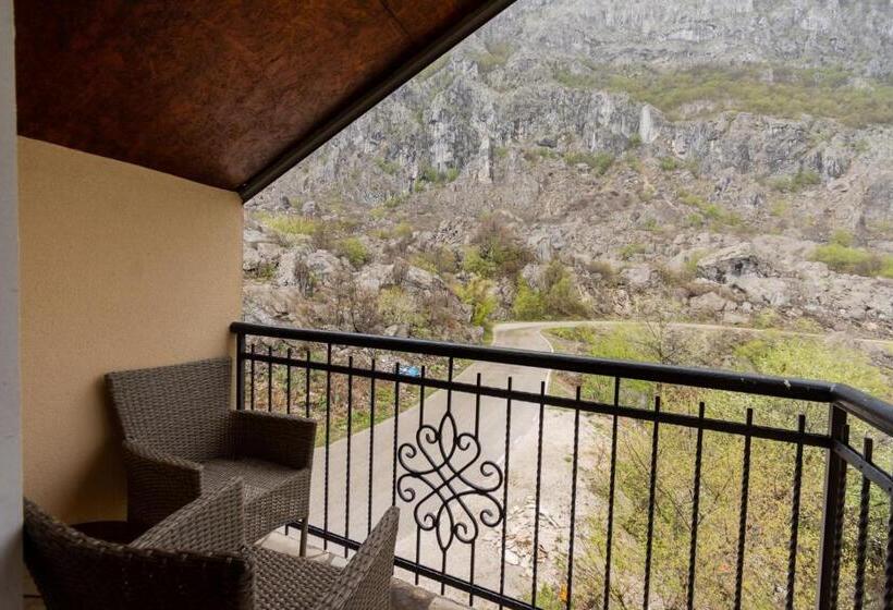 استودیو استاندارد با بالکن, Ostroške Grede