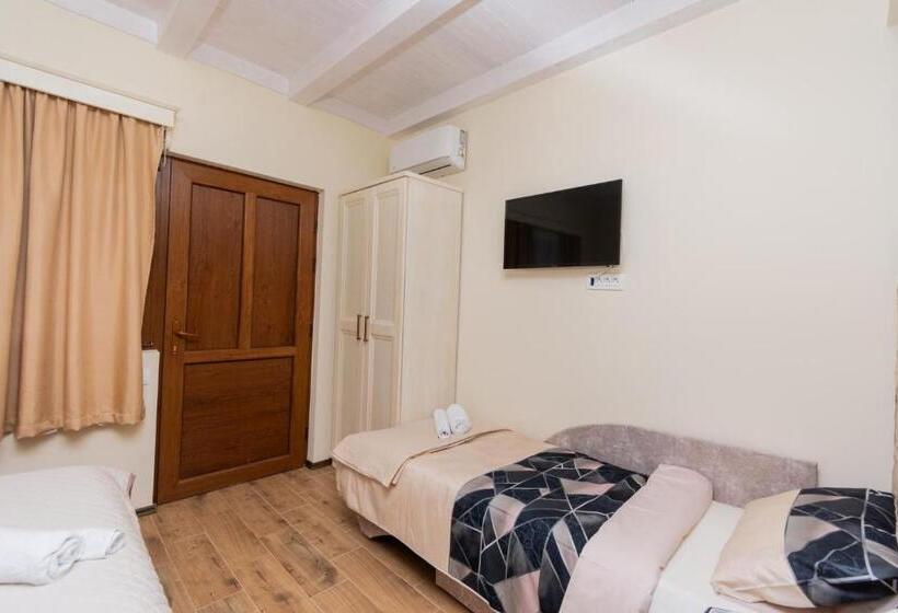 استودیو استاندارد با بالکن, Ostroške Grede