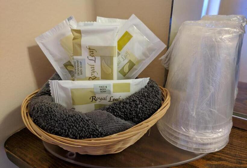 패밀리 룸, Lakeview Motel