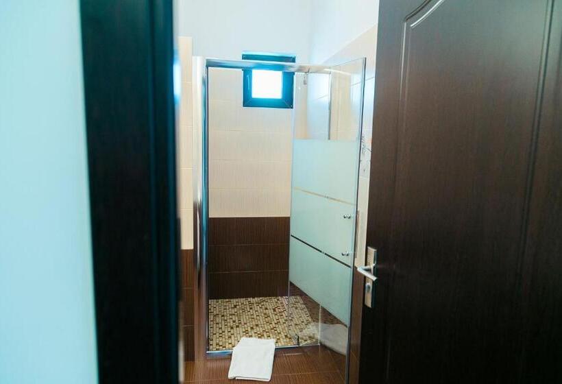 غرفة سوبيريور ثلاثية, Elegant House