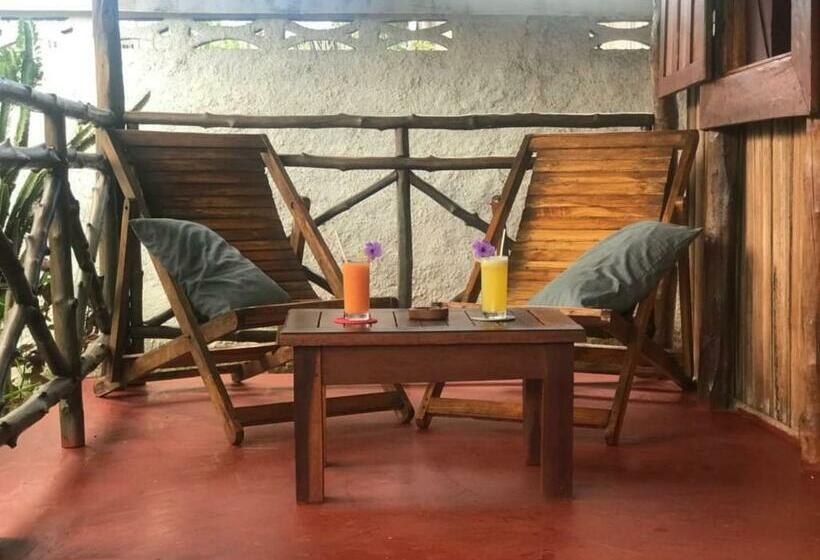 اتاق استاندارد با چشمانداز استخر, L Escale