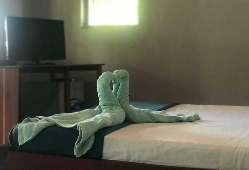 اتاق استاندارد با چشمانداز استخر, L Escale