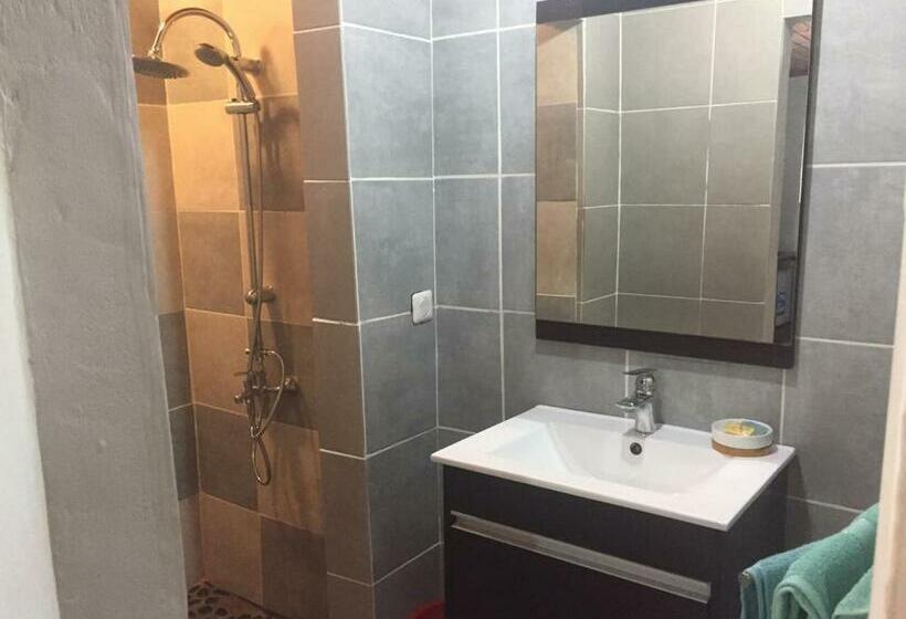 اتاق استاندارد با چشمانداز استخر, L Escale