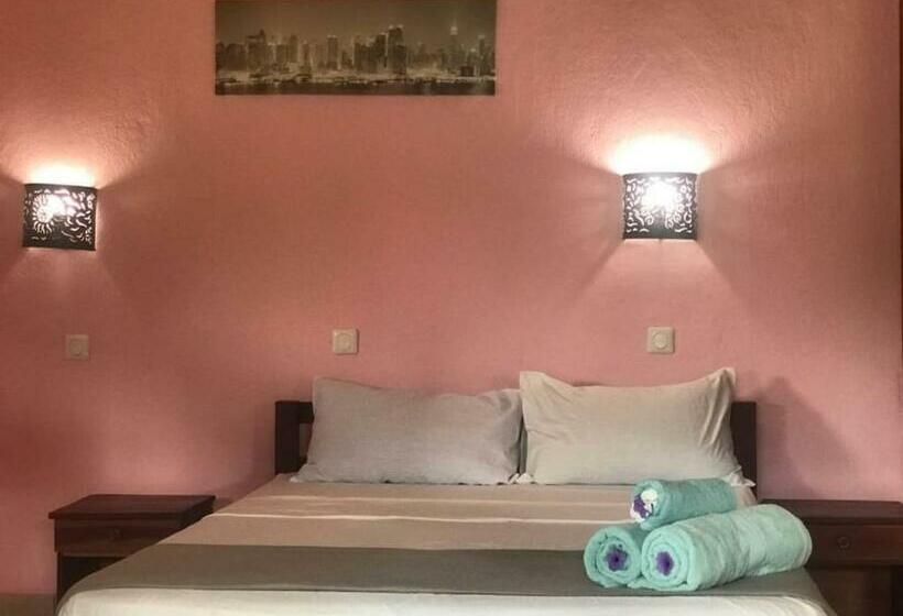 اتاق استاندارد با چشمانداز استخر, L Escale