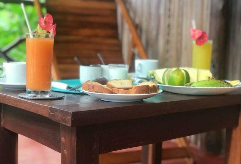 اتاق استاندارد با چشمانداز استخر, L Escale