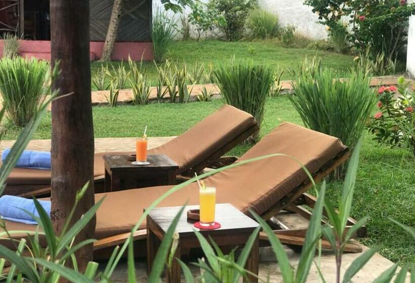 اتاق استاندارد با چشمانداز استخر, L Escale