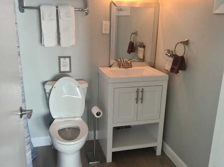 غرفه قياسيه سريرين مزدوجين, Smuggler S Cove Inn