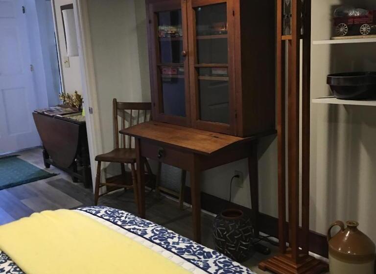 디럭스 룸, The Ashe Farm Bed & Breakfast