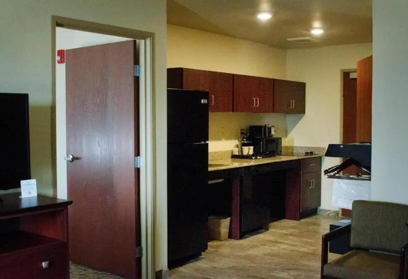 キングサイズベッドのデラックススイート, Cobblestone Inn & Suites   Soda Springs