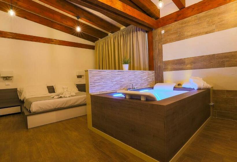 חדק דלוקס עם ג'קוזי, Il Semaforo Sila