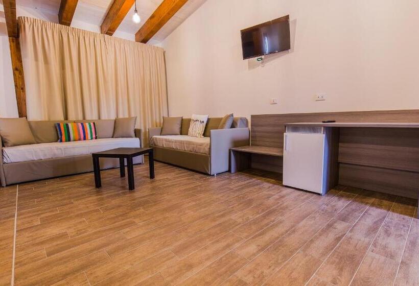 חדק דלוקס עם ג'קוזי, Il Semaforo Sila